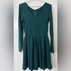 Talula| Aritzia| Deep Green Fitted Knit Long Sleeve Pleated Mini Dress Sz M